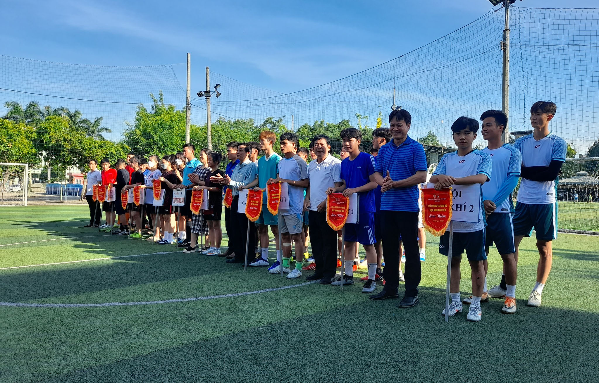 Sôi động Giải Bóng đá HSSV Trường cao đẳng Việt Nam - Hàn Quốc - Quảng Ngãi